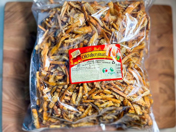 Нитка ЖАРЕНАЯ "Чеснок с зеленью" Oktobersnack 1 кг (сырный продукт) в Красноярске