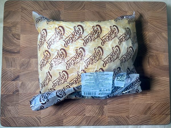 Сыр 1 кг ГОРНЫЙ СЫРОВАР (Паутинка со вкусом красной икры) в Красноярске